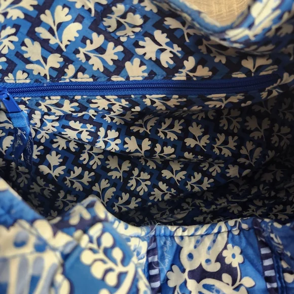 Vera Bradley Medium Retired Pattern Floral Lagoon Blue Floral Women's Bag Purse - Picture 7 of 9